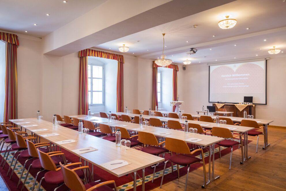 Seminarraum Drachenwand mit moderner Technik im Schlosshotel Mondsee